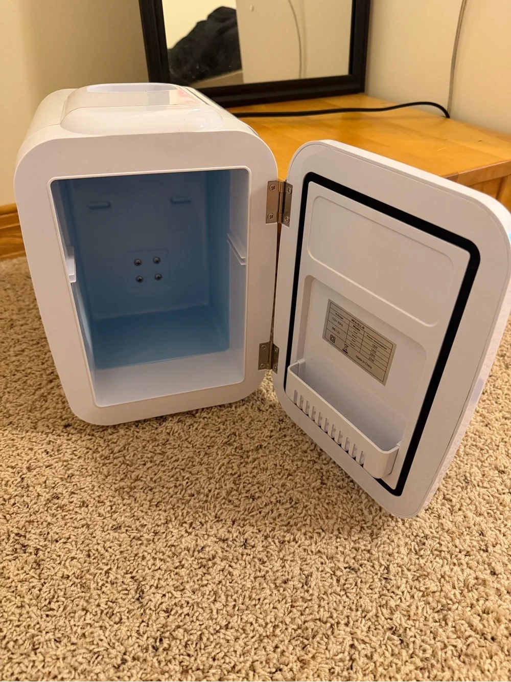Caynel Mini skincare fridge